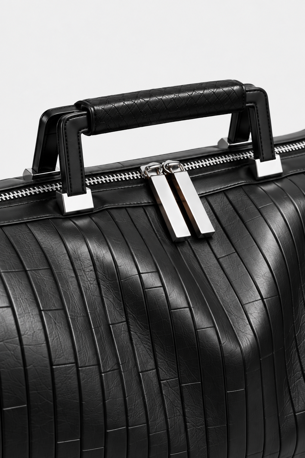Pentagon barrel duffel handle, double zipper pulls and panel detail